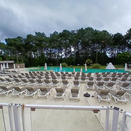 Dans De Vacance Avec Piscine *