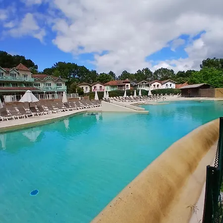 Dans De Vacance Avec Piscine *